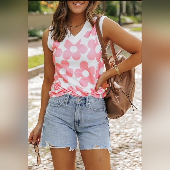 Andi Flower Knitted V Neck Tank Top, Size Large - Picture 2 of 7